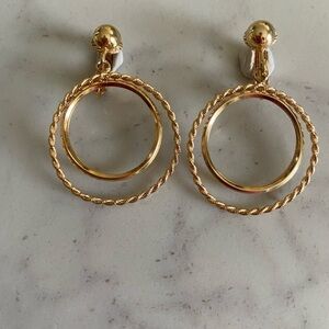 🌷🌷3/$15 Vintage Avon Open Twist Circle Goldtone Clip-On Earrings 70s